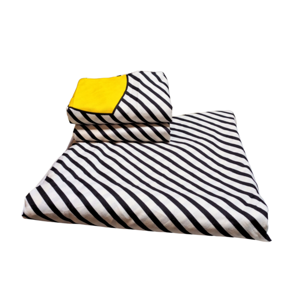 Black Yellow Heart 4by6 Bedsheet